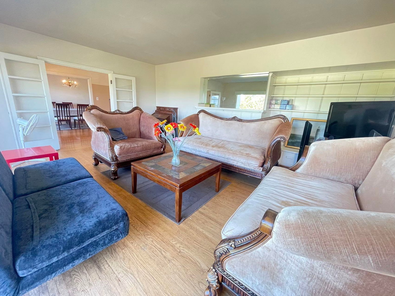 Listing Image 4
