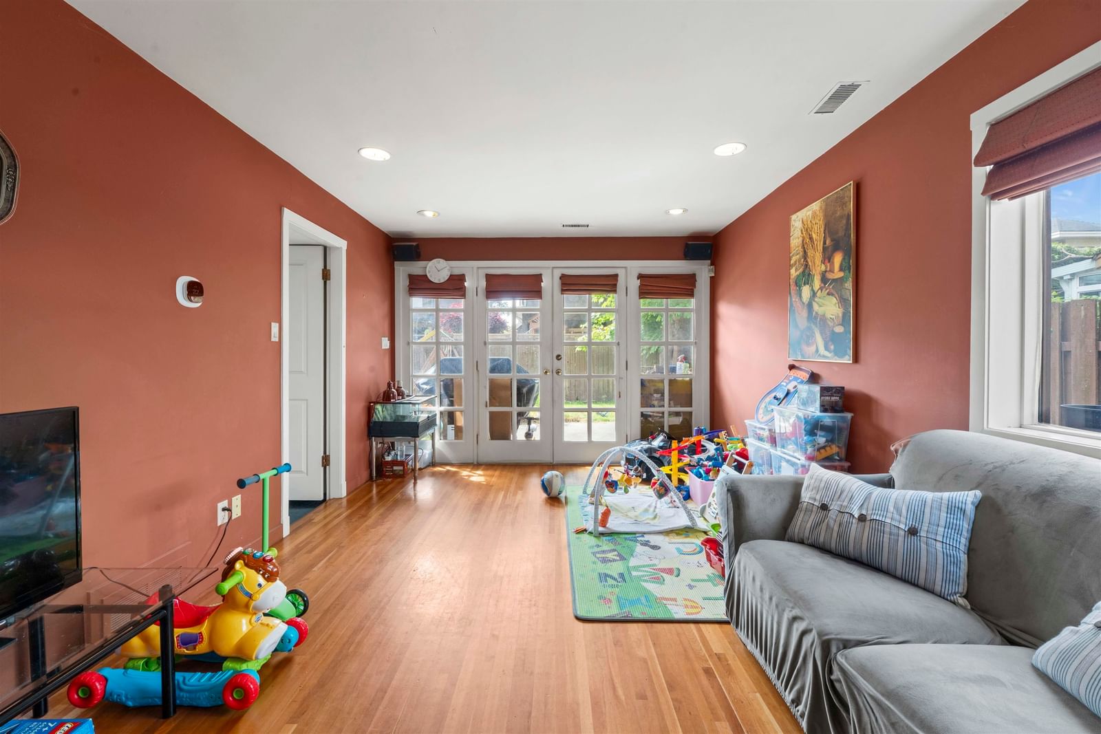 Listing Image 6