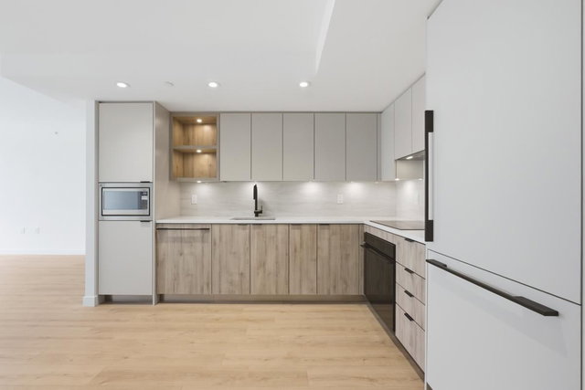 518 - 755 Harbourside Drive