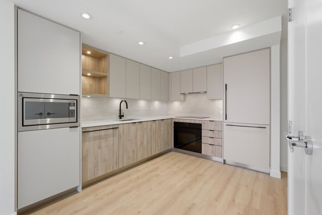 518 - 755 Harbourside Drive
