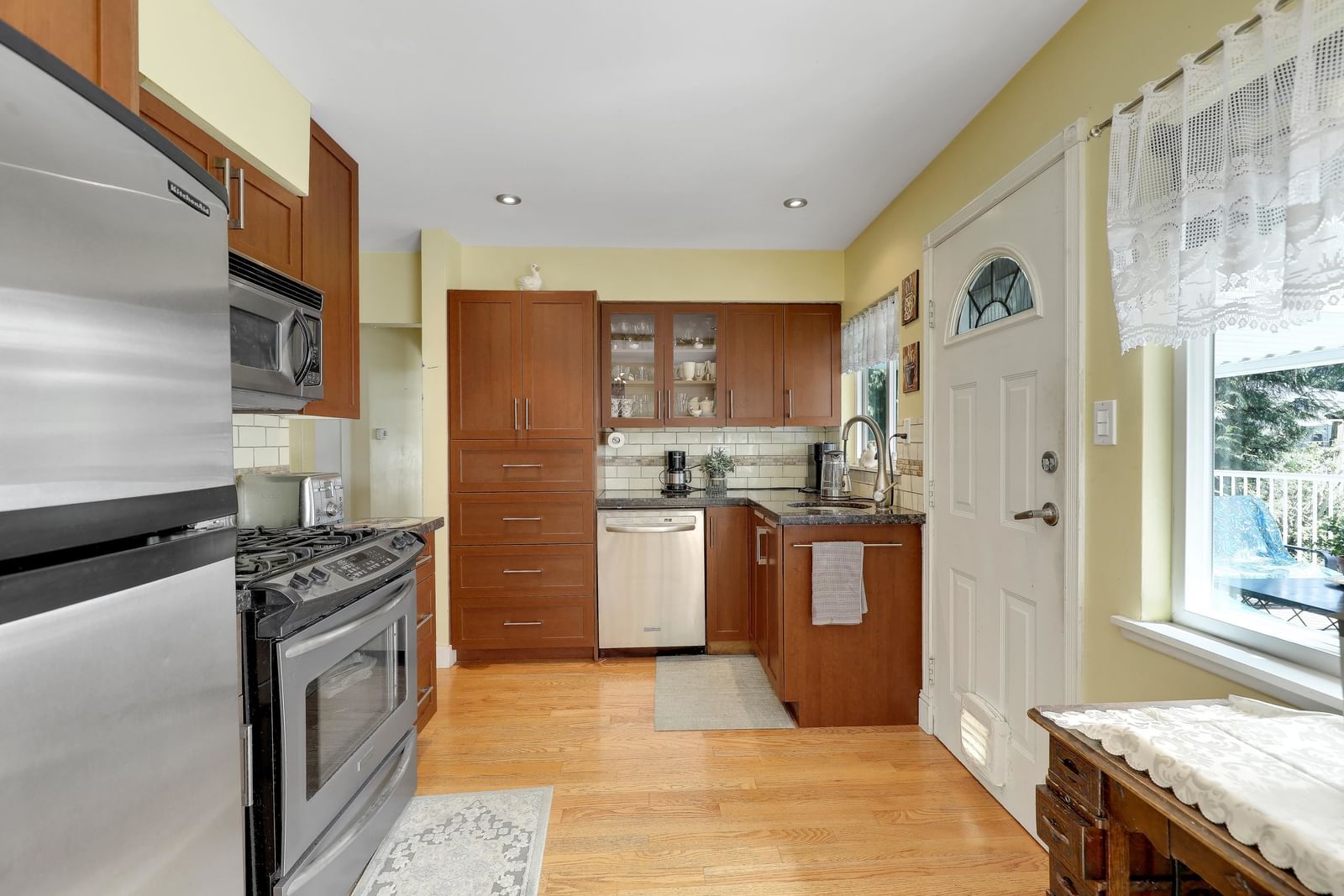 Listing Image 3
