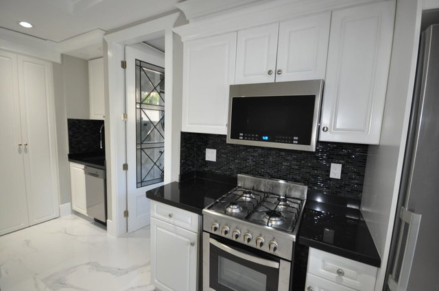 7505 Kingsway