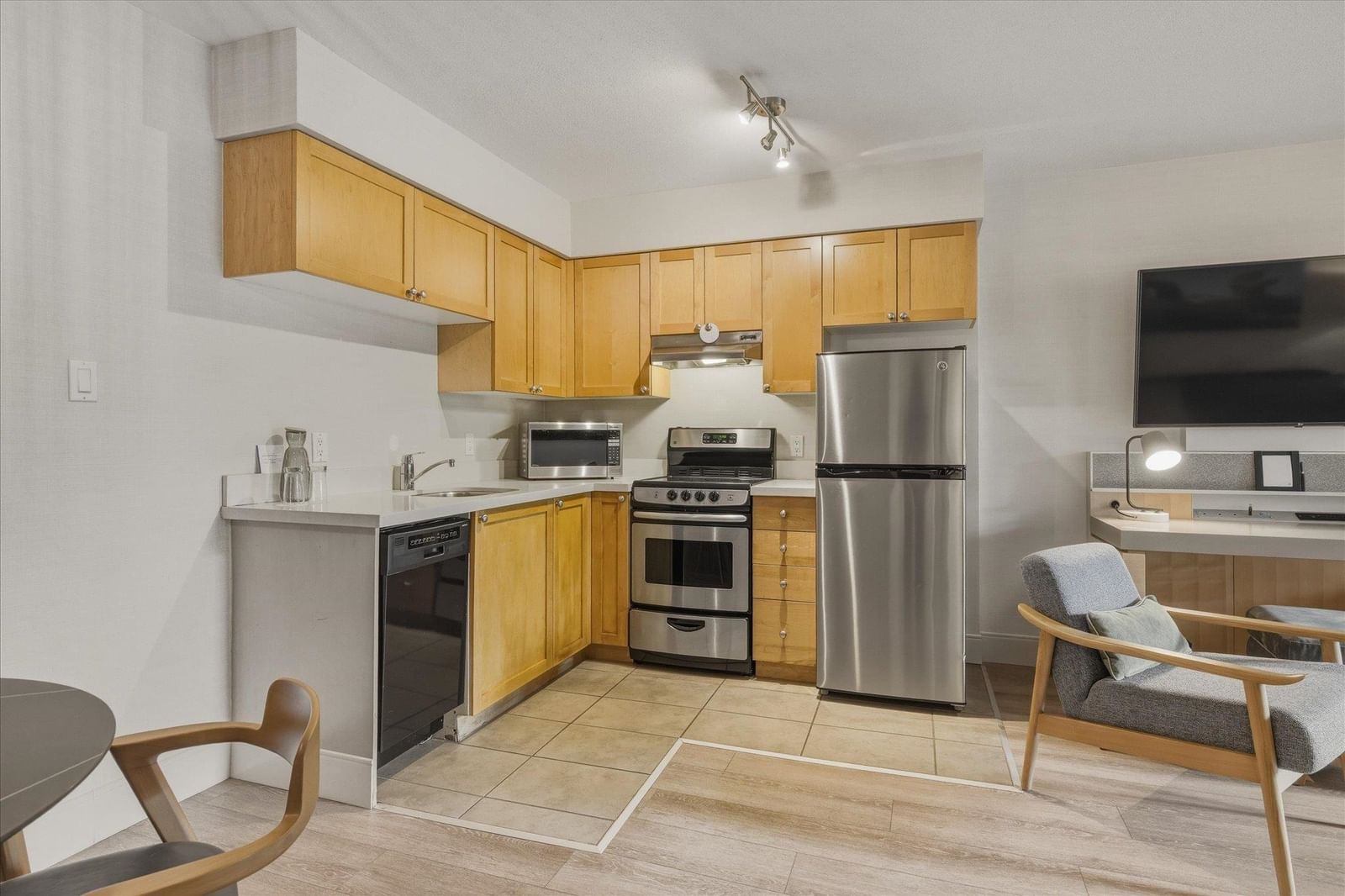 Listing Image 8