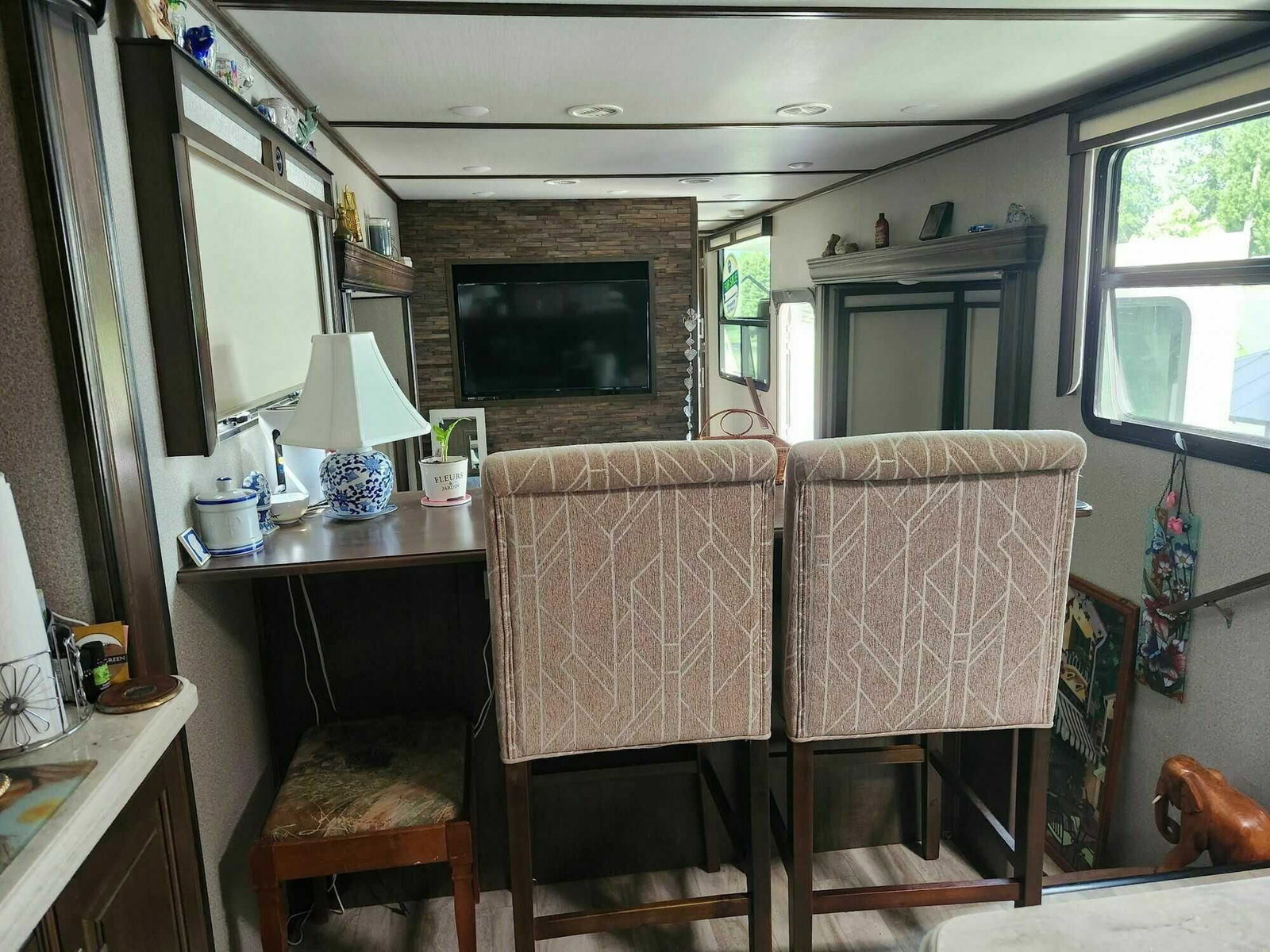 Listing Image 12