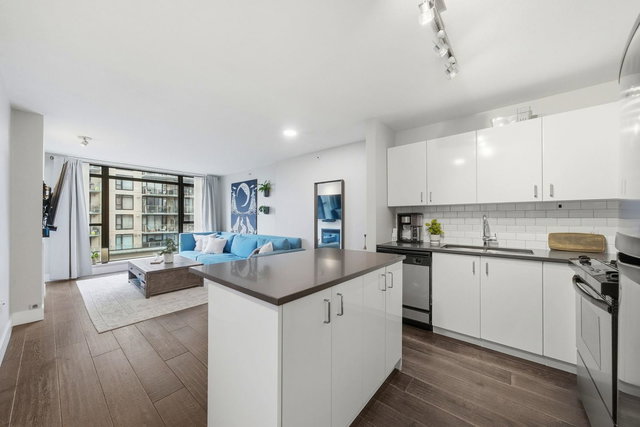 405 - 155 1st Street W