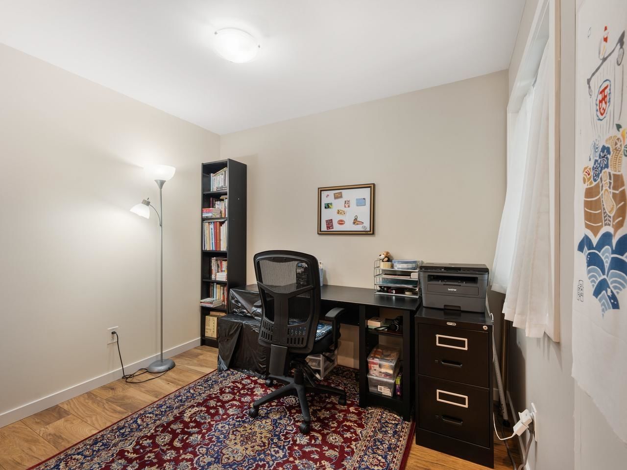 Listing Image 4