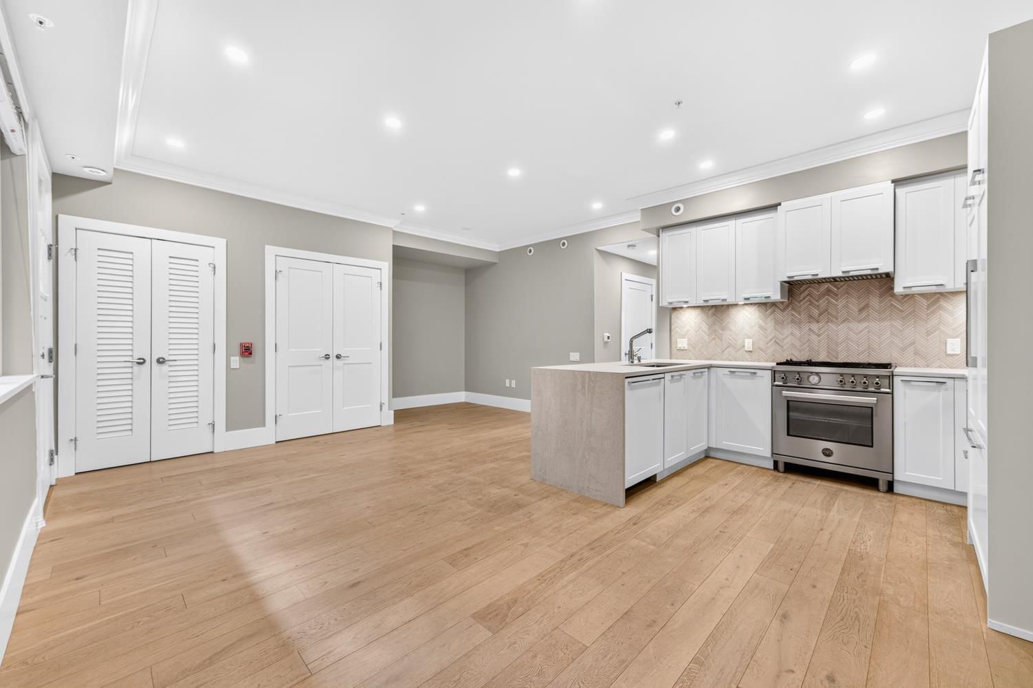 Listing Image 12