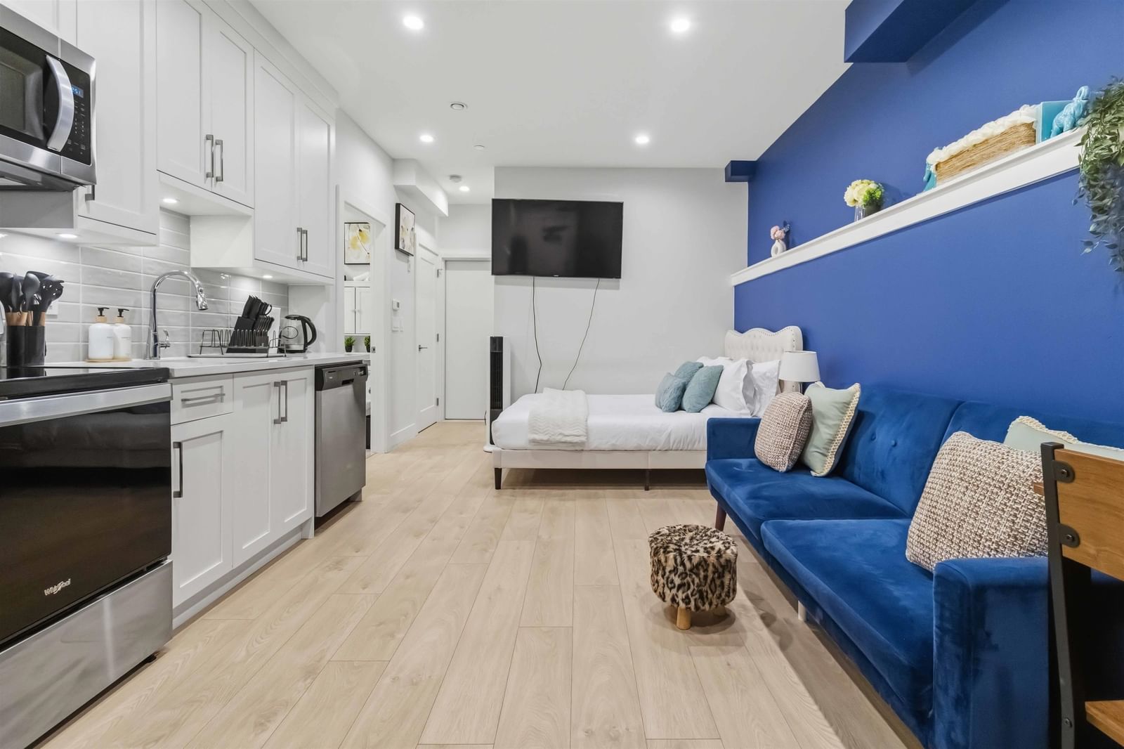 Listing Image 10