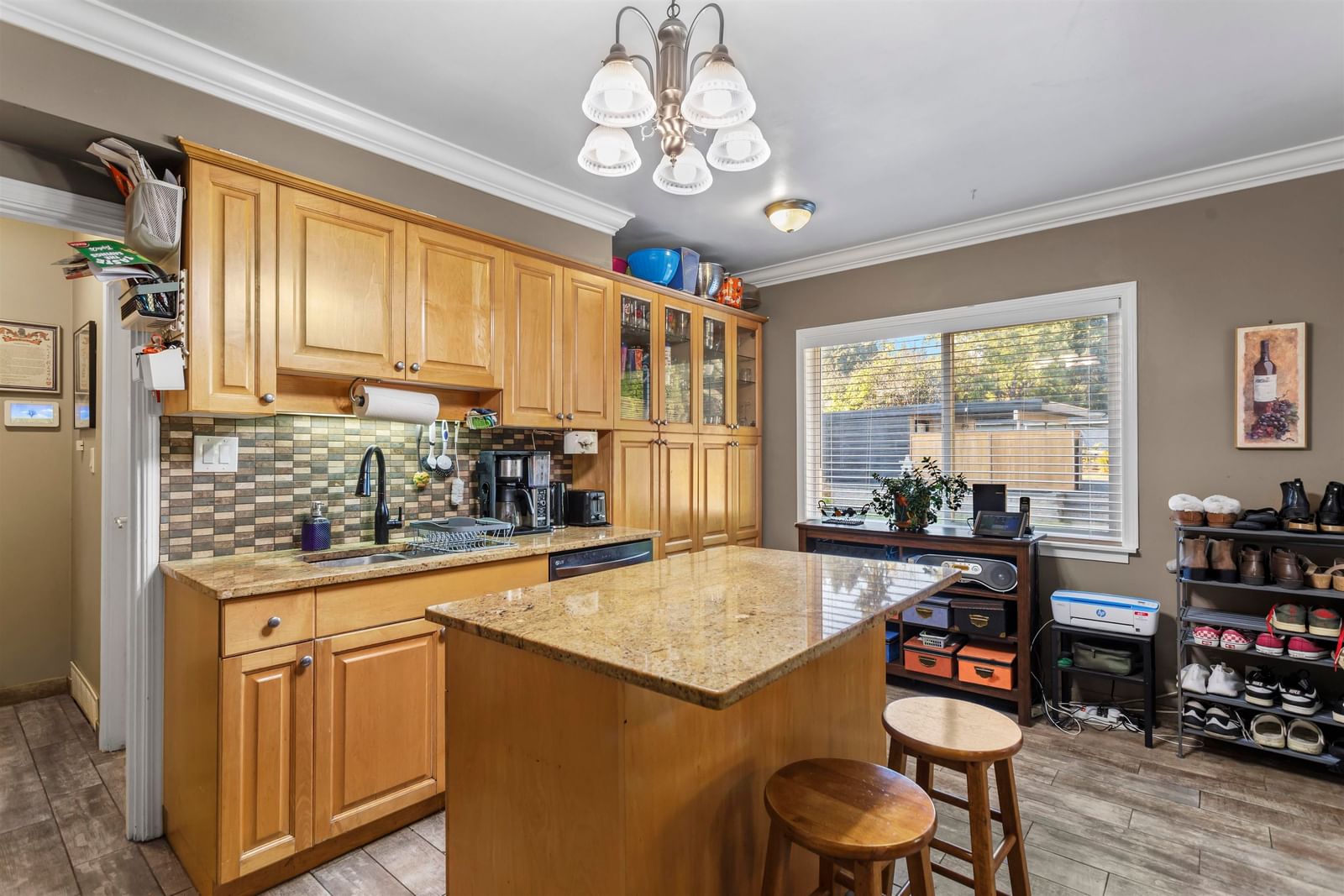Listing Image 12