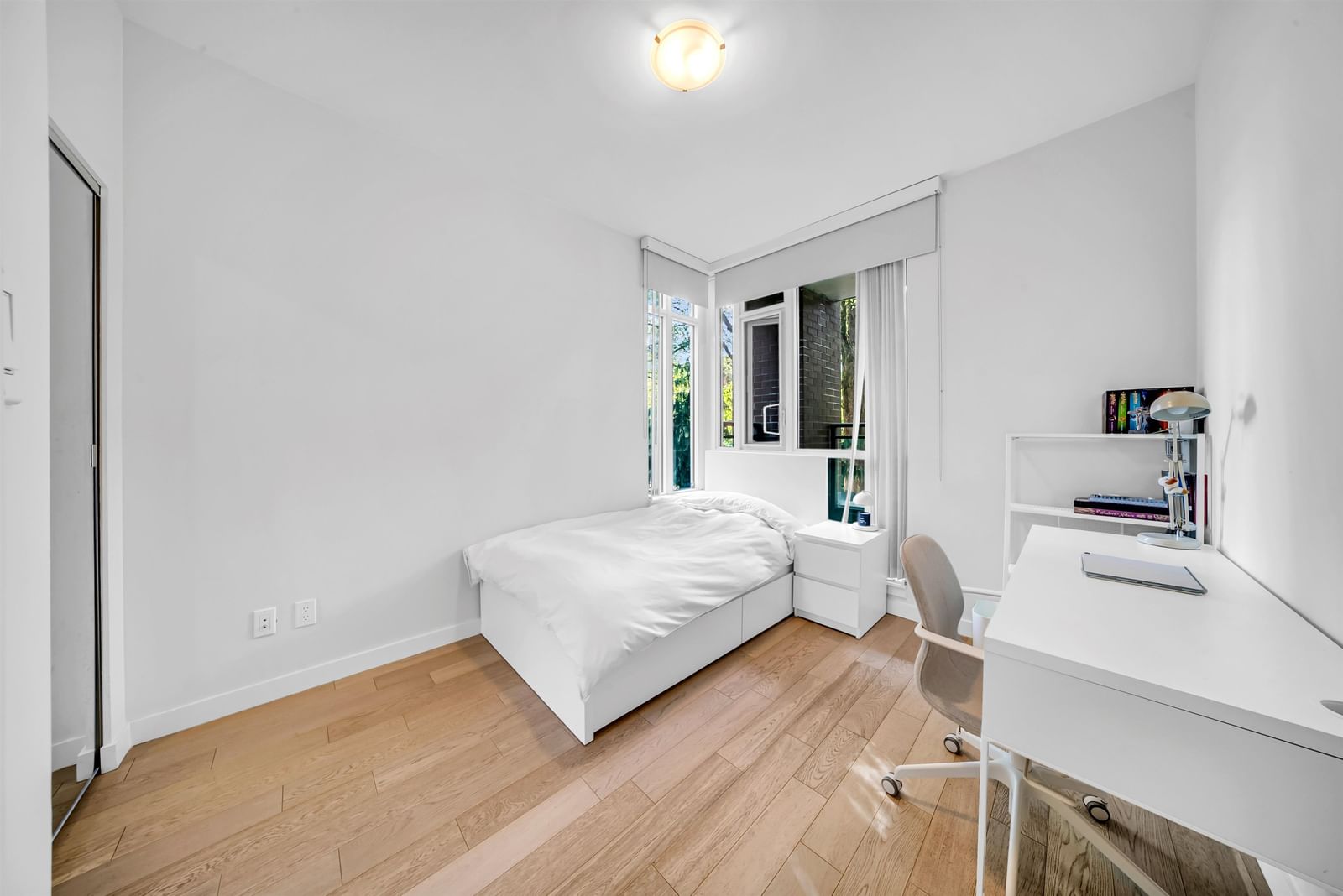 Listing Image 15