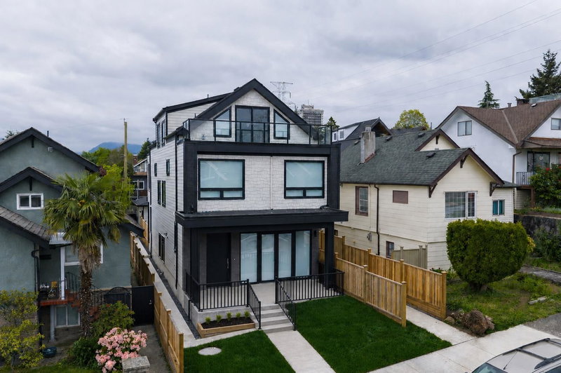 1 - 3645 Dundas Street