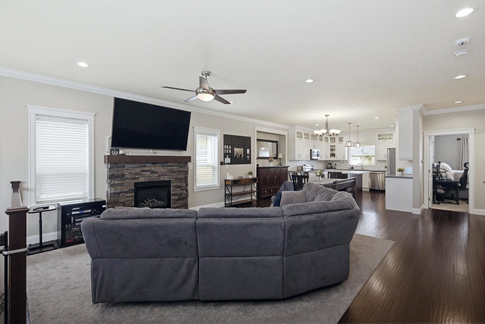 Listing Image 6