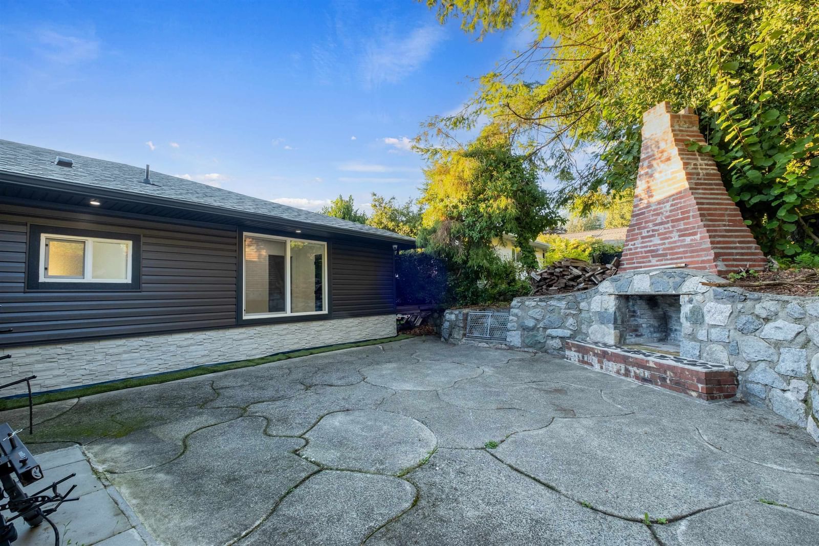 Listing Image 20