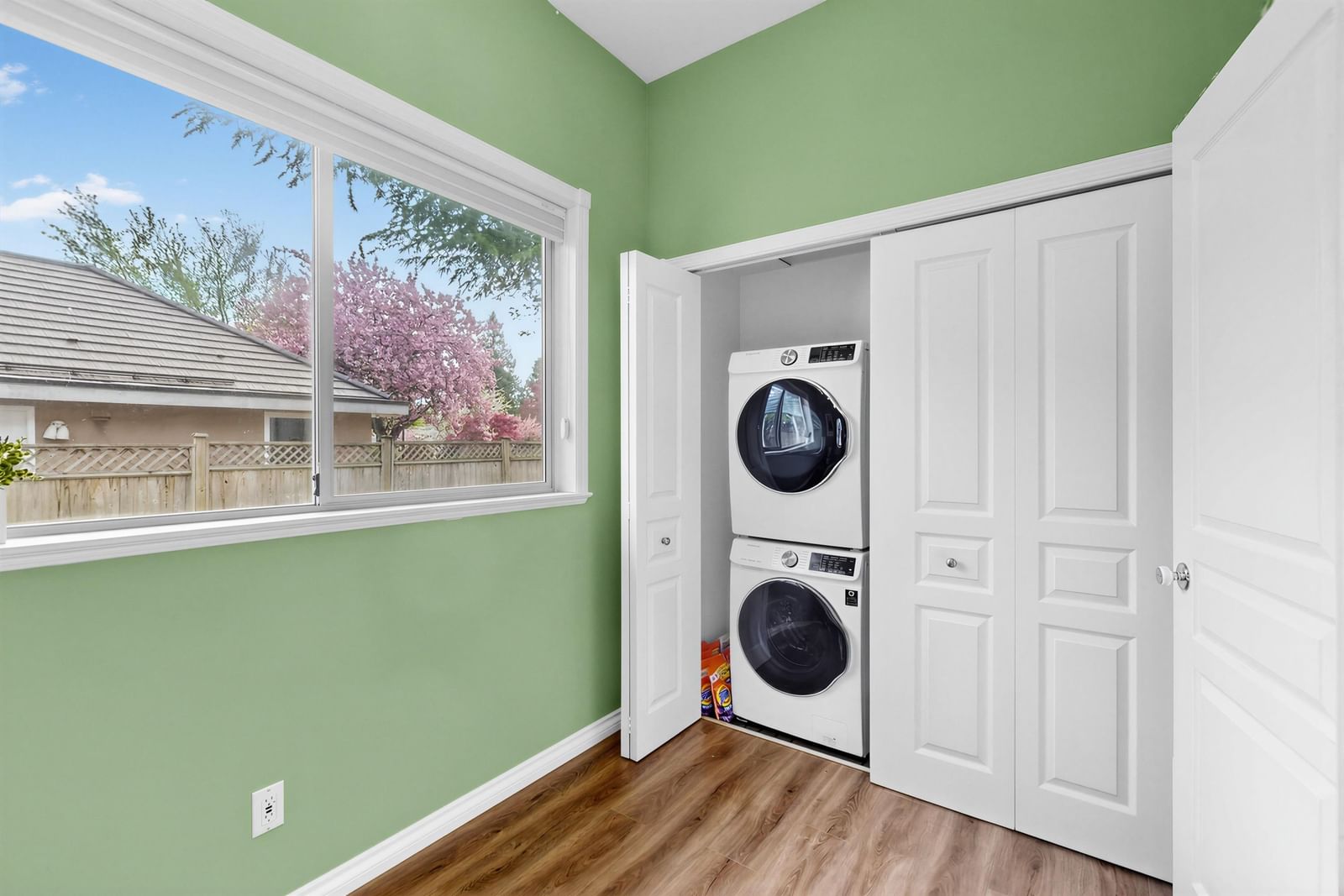 Listing Image 13