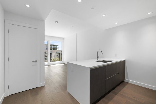 412 - 5168 Cambie Street