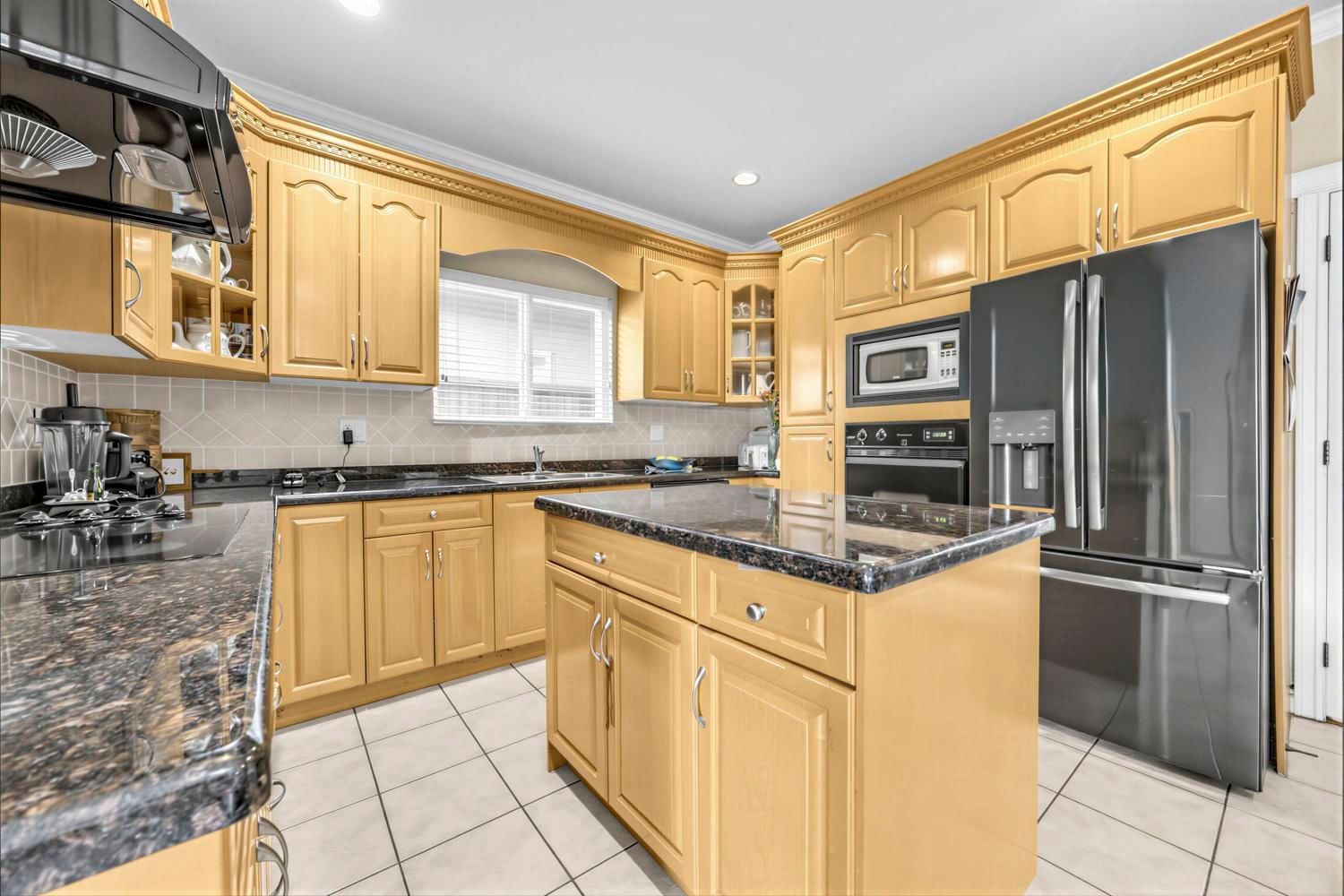 Listing Image 4