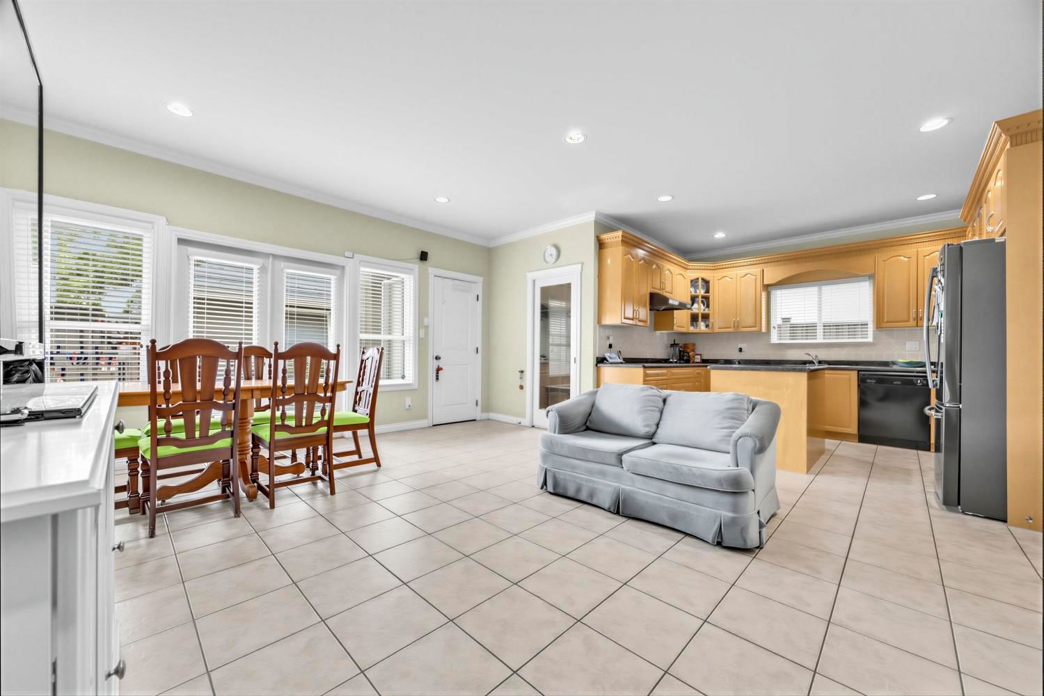 Listing Image 9
