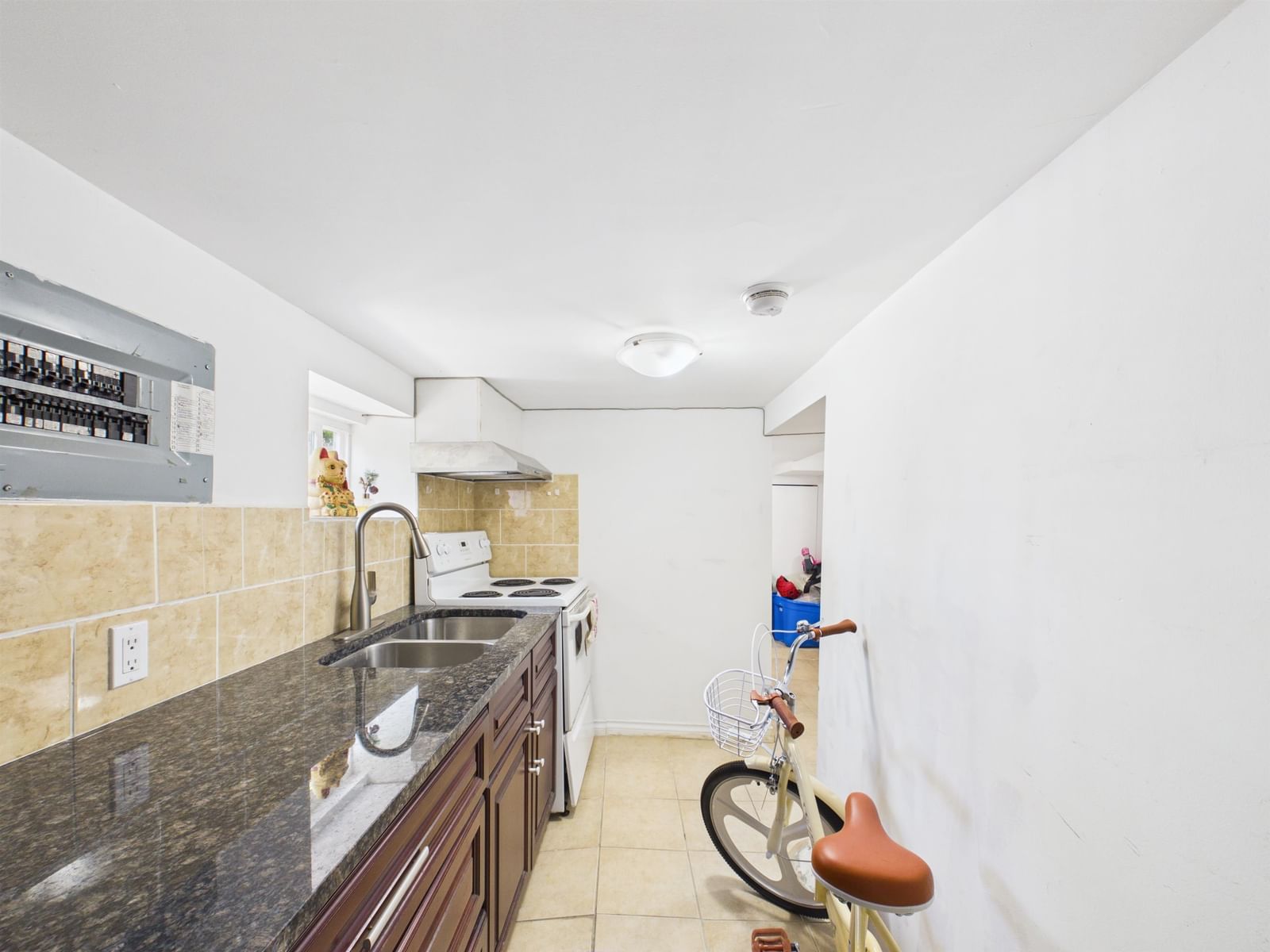 Listing Image 17