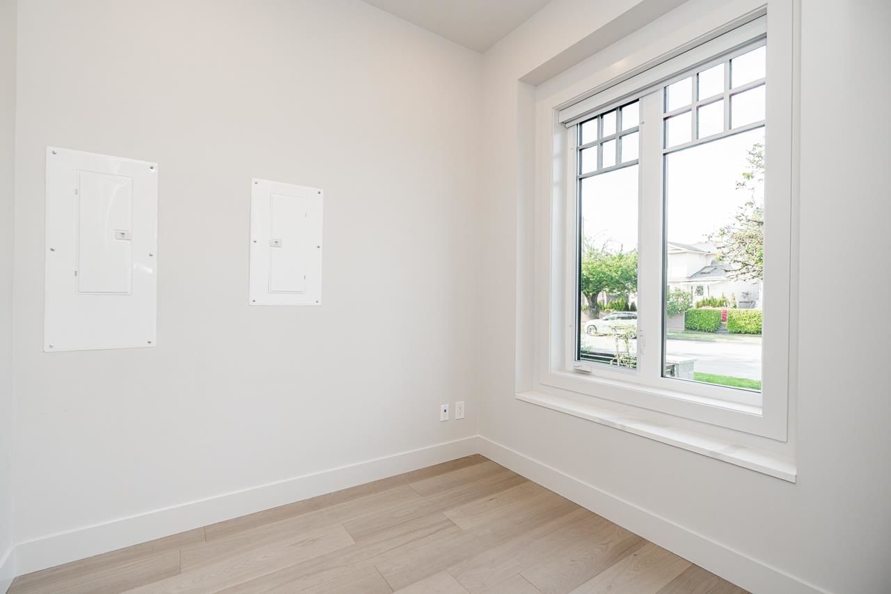 Listing Image 17