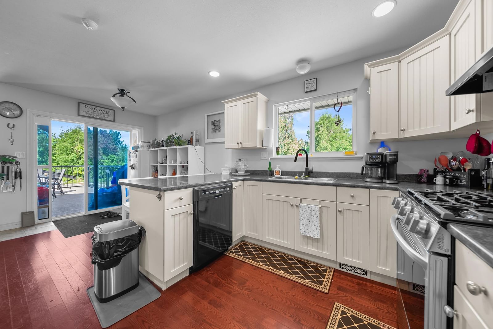 Listing Image 9