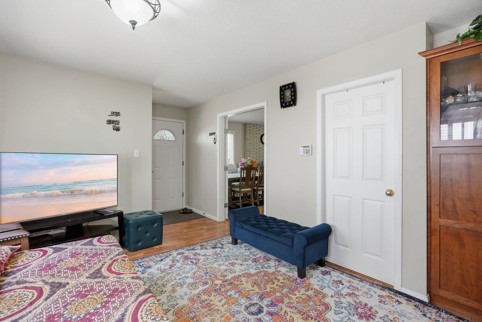Listing Image 4