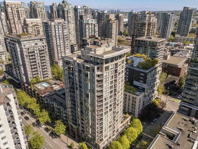 PH10 - 1082 Seymour Street
