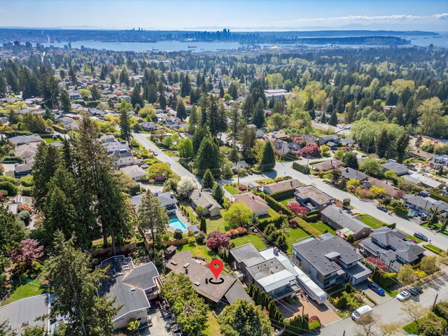 241 Balmoral Road W