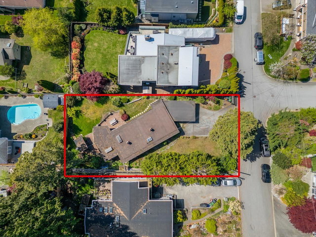 241 Balmoral Road W