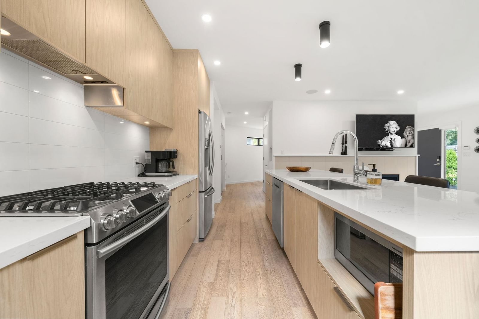 Listing Image 10