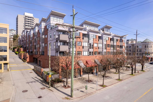 203 - 305 Lonsdale Avenue