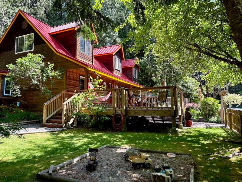 1261 Roberts Creek Road