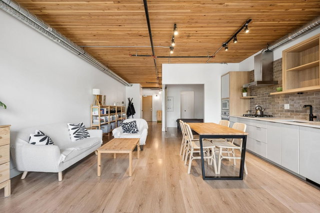 305 - 4223 Hastings Street