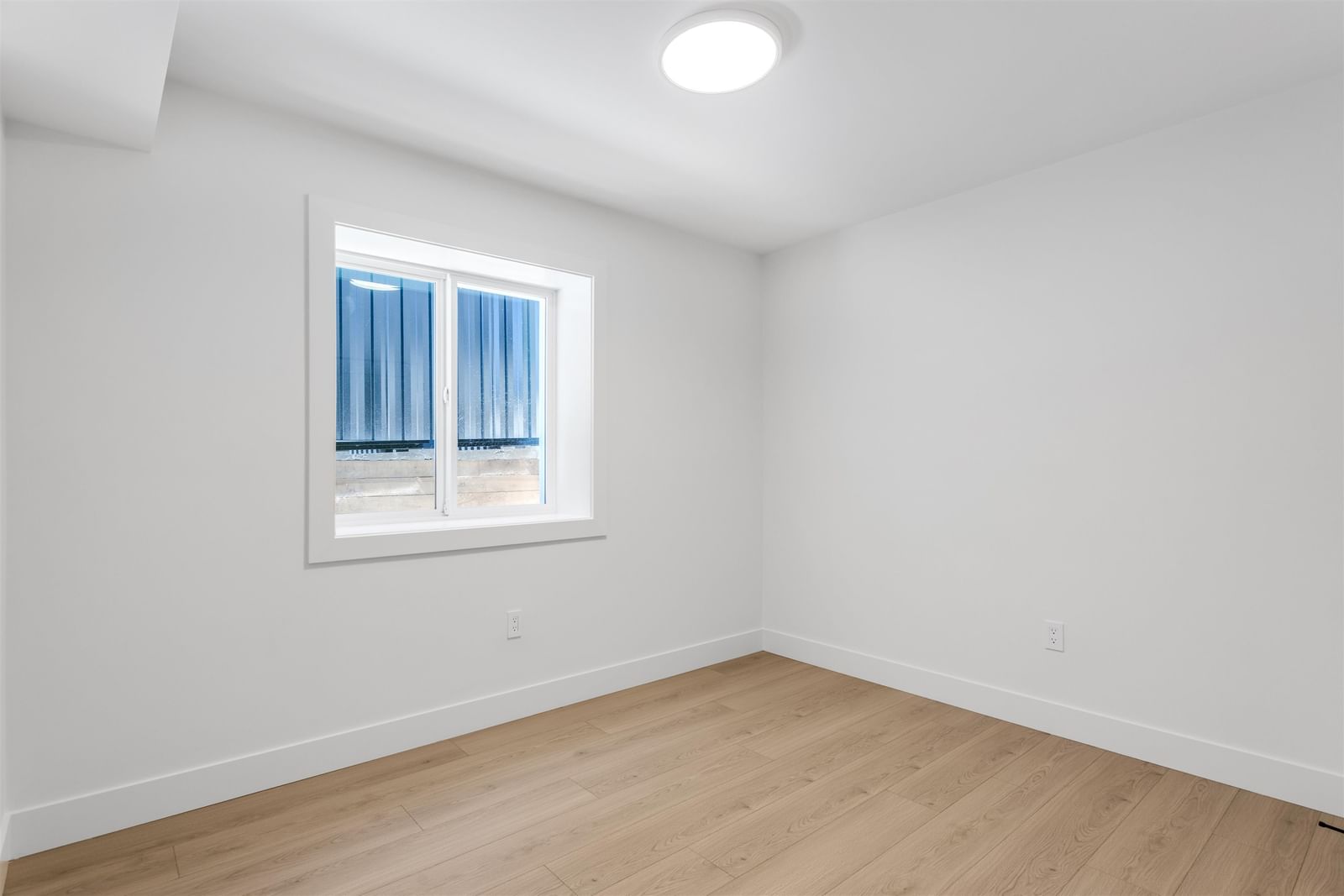 Listing Image 27