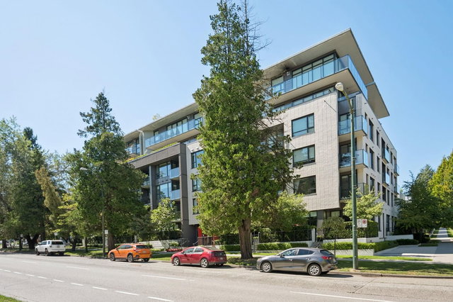 301 - 4427 Cambie Street