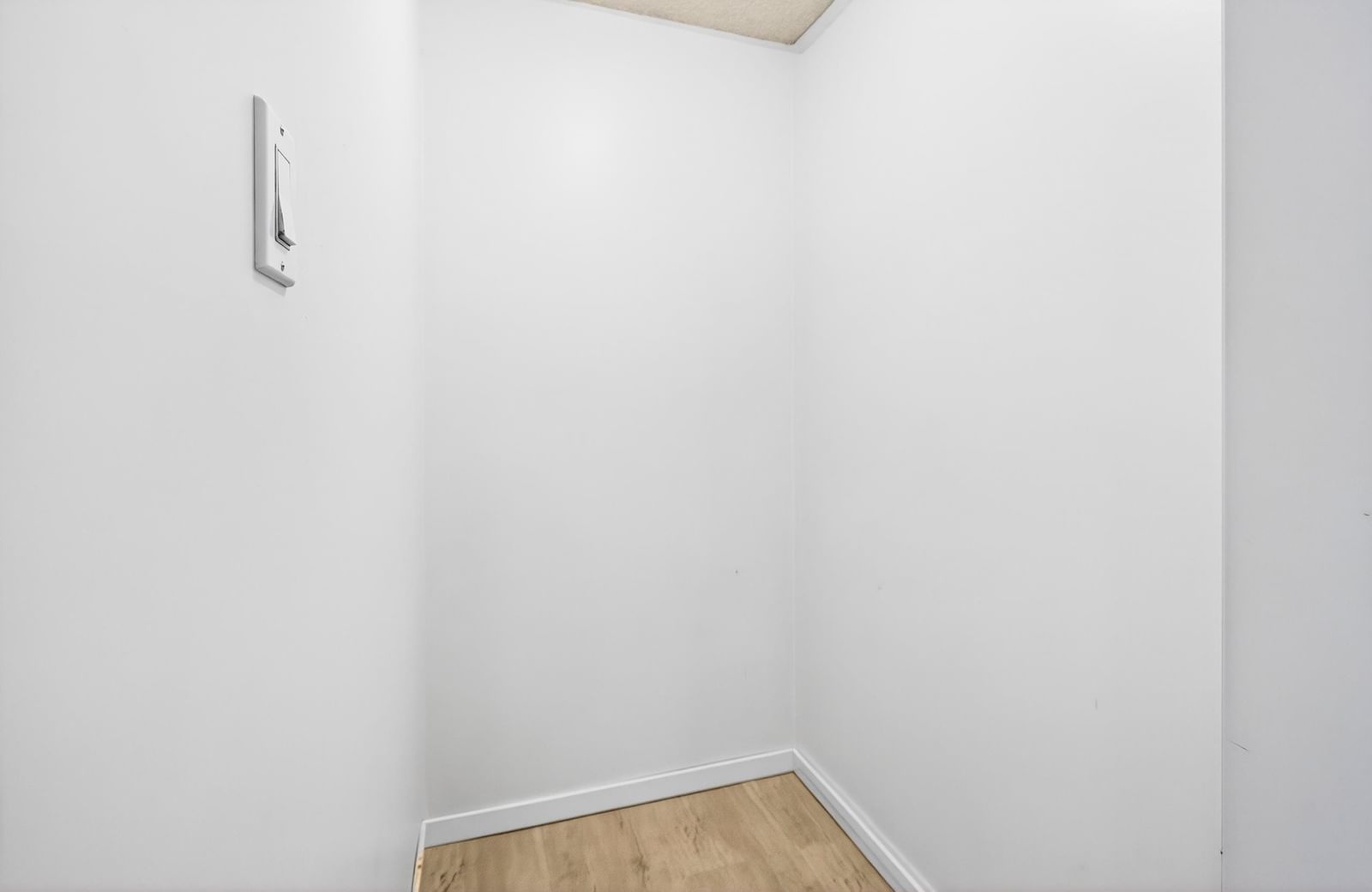 Listing Image 26