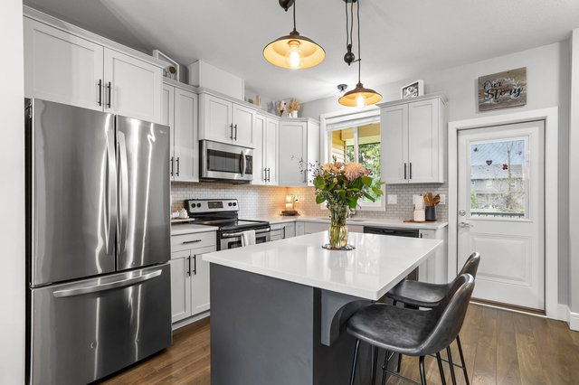 16 - 1640 Mackay Crescent