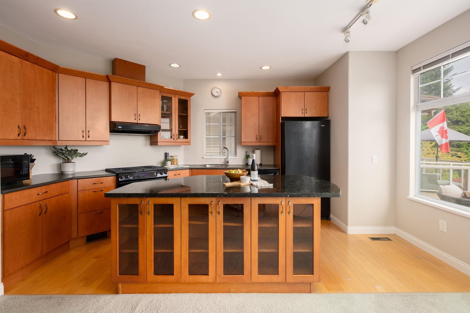 Listing Image 11