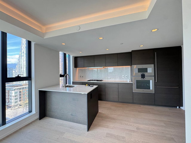 1102 - 1408 Robson Street