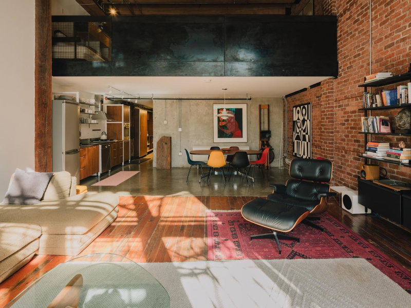 87 Cordova Street E