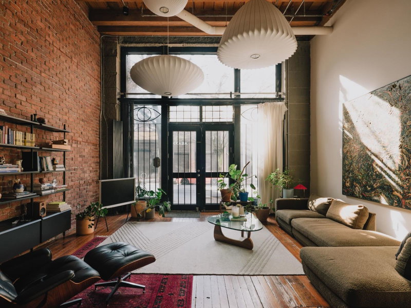 87 Cordova Street E