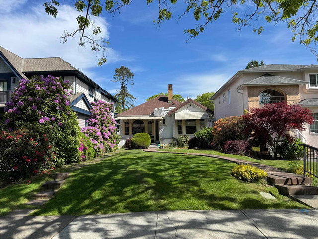 185 23rd Avenue W