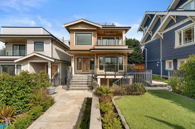 462 14th Street W