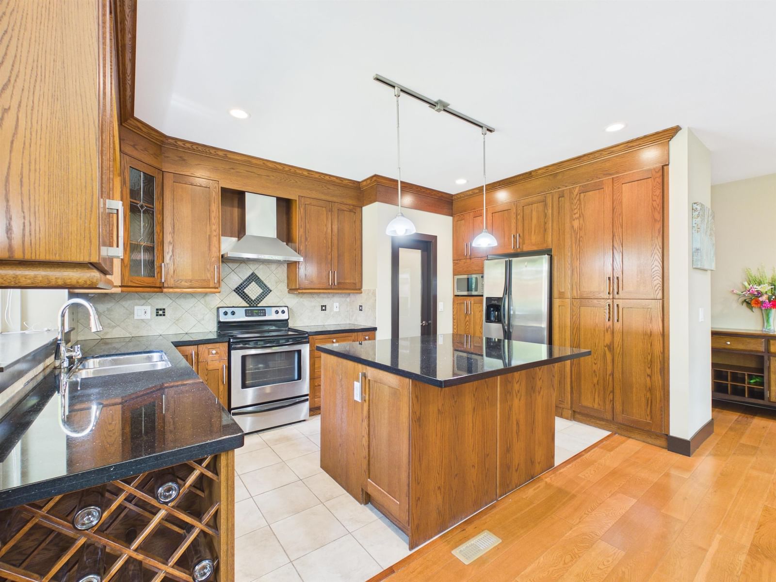Listing Image 16