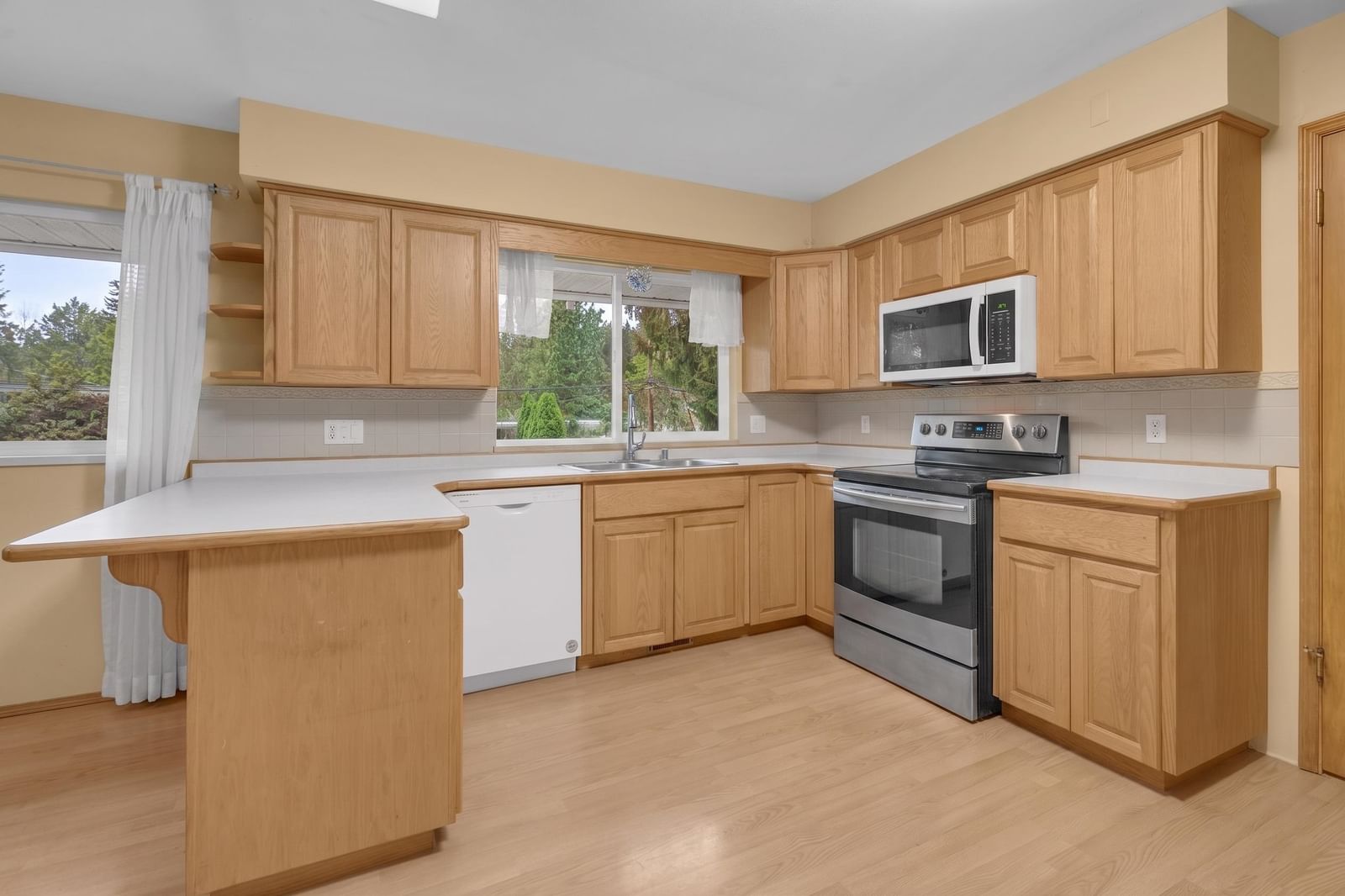 Listing Image 4