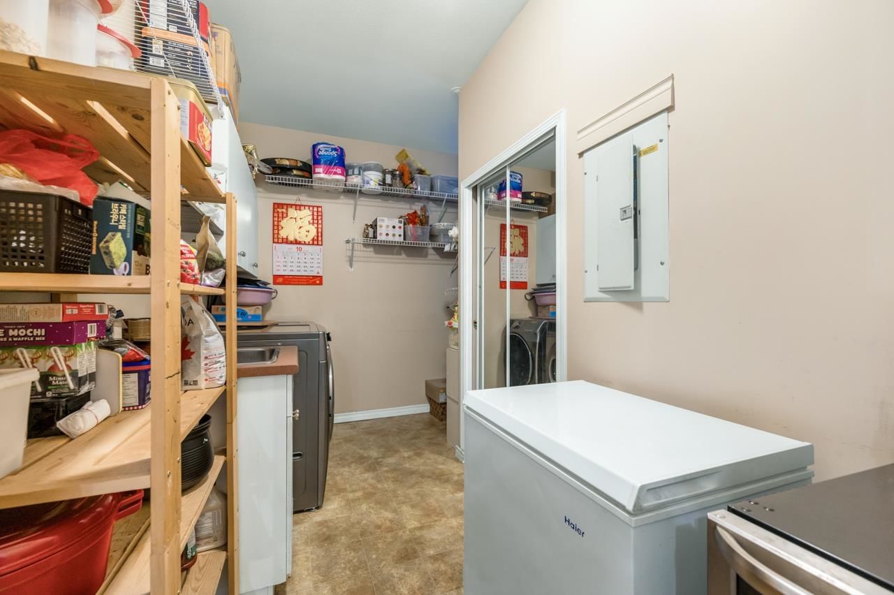 Listing Image 11
