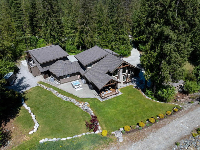 1044 Cedar Grove Lane, Pemberton, British Columbia
