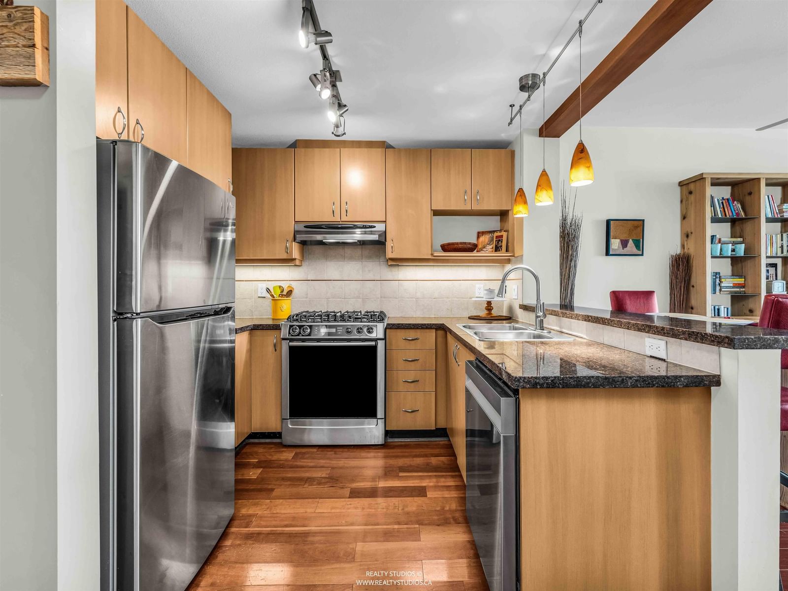 Listing Image 11