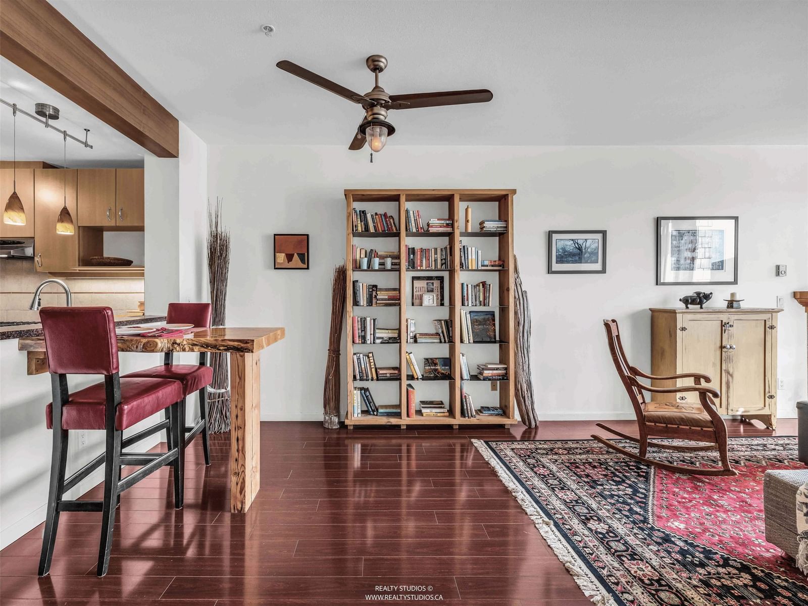 Listing Image 4