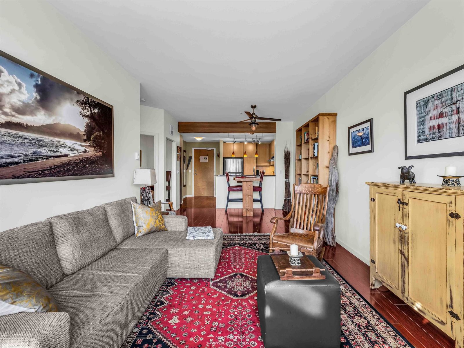Listing Image 5