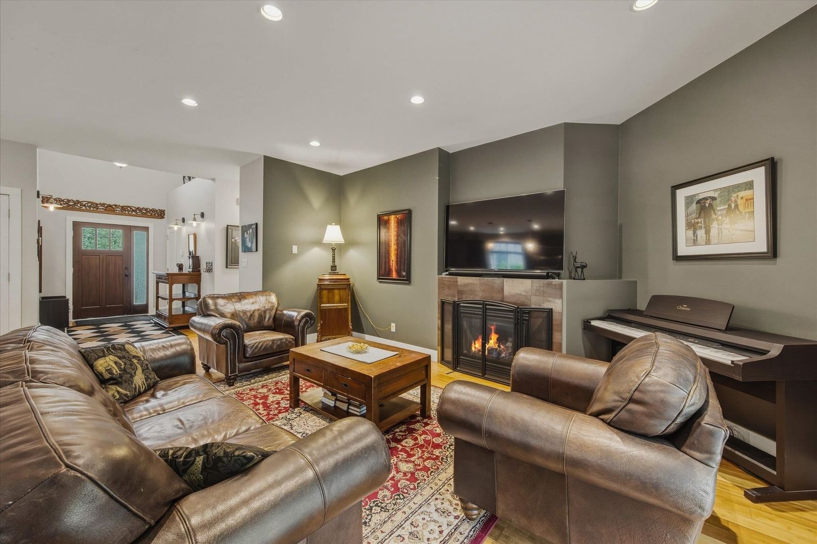 Listing Image 12